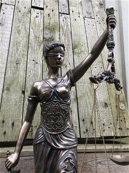 Een groot beeld van Vrouwe Justitia, brons-look,kado - 7