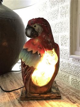 Een metalen lamp in de vorm van een papegaai,paegaai - 3