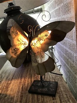 Een metalen lamp van een vlinder, heel mooi!-kado-lamp - 2