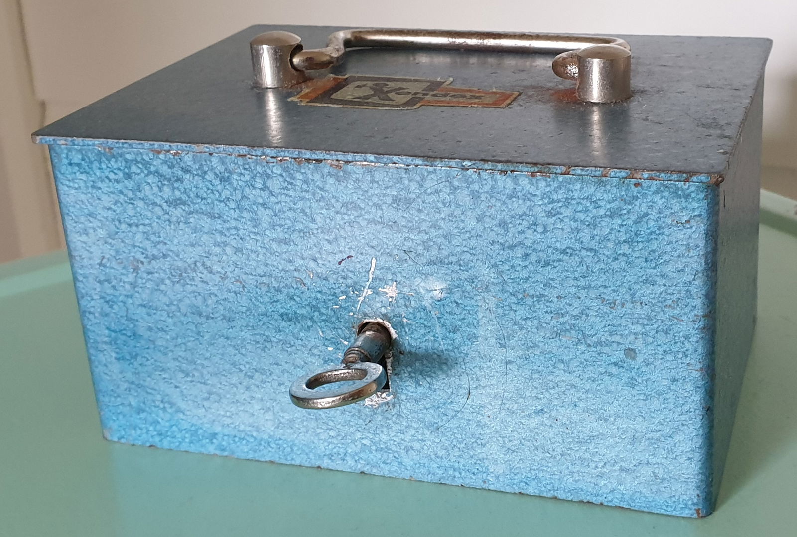 Leuk klein blauw hamerslag geldkistje - nr. 1