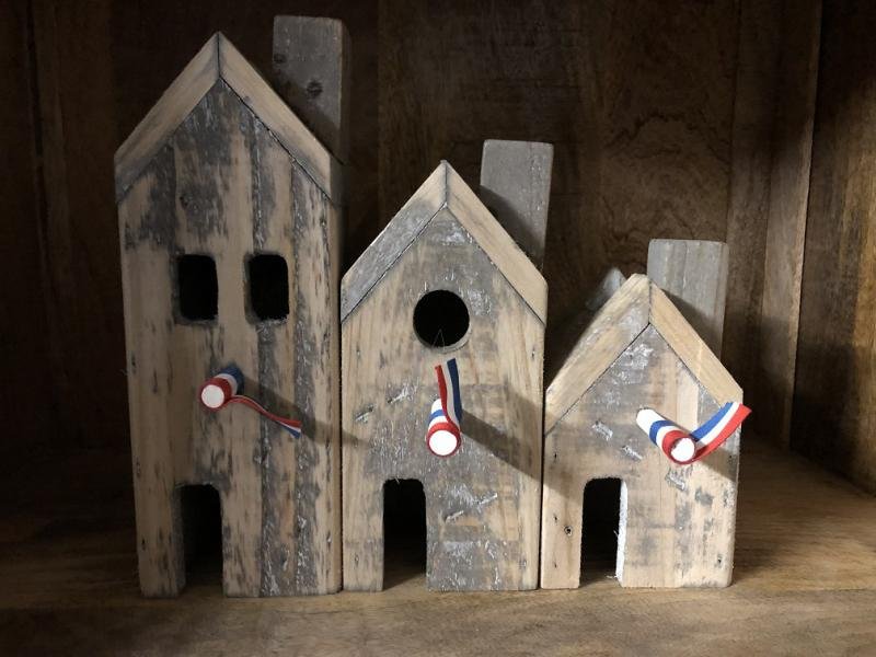 Decoratieve huisjes , met de hand vervaardigd ,vogelhuis - nr. 1