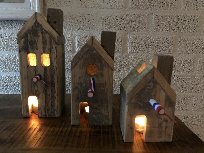 Decoratieve huisjes , met de hand vervaardigd ,vogelhuis - Afbeelding 2