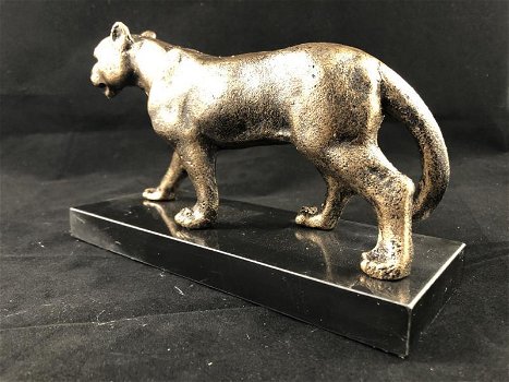 Een brons iron beeld/sculptuur - een leeuwin.-kado-beeld - 6