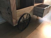 Rijdende bar, industriële look, 2 grote ijzeren wielen r-kast - Afbeelding 6