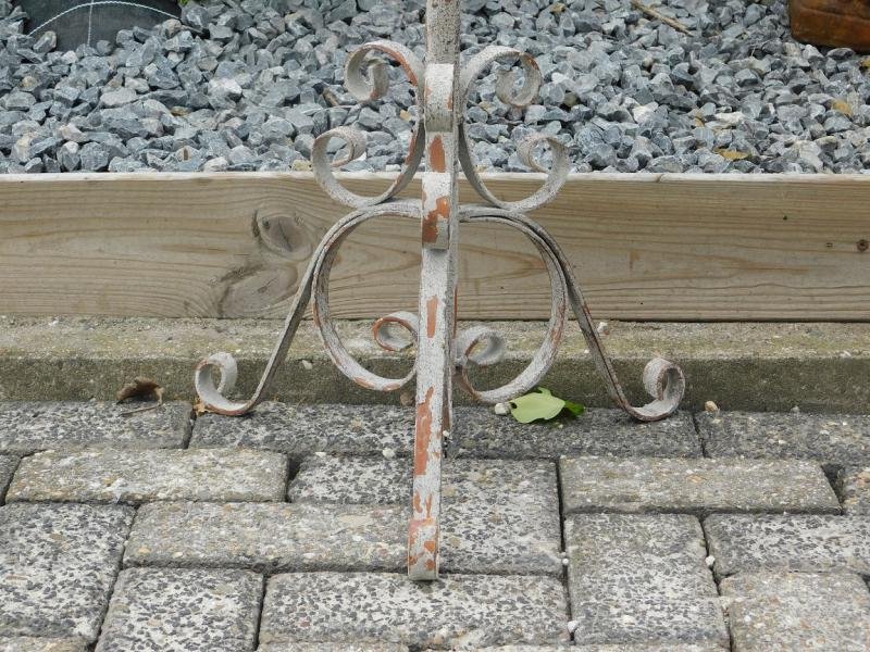 Klassieke vogelkooi, antiek ogende bird cage op voet,vogel - Afbeelding 8