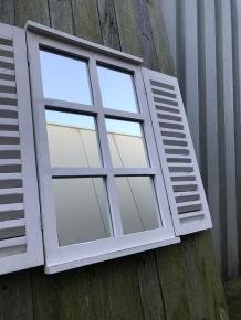 Een spiegel met openslaande deuren, gemaakt van hout - Afbeelding 3