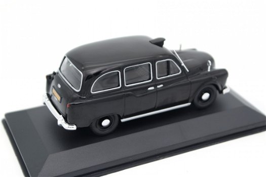 1:43 WhiteBox Austin FX4 London Taxi 1985 Black Cab - 1