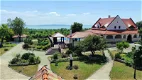 Villa aan het Balatonmeer met manege en uniek panorama, Hongarije - 0 - Thumbnail