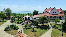Villa aan het Balatonmeer met manege en uniek panorama, Hongarije