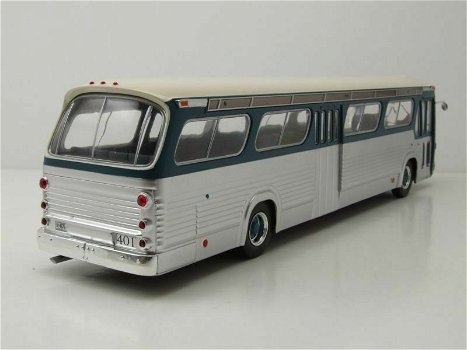 1:43 Ixo BUS013 GMC New Look Fishbowl 1969 donkerblauw-silver - 1