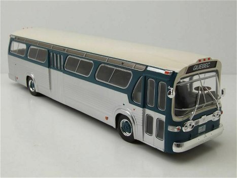 1:43 Ixo BUS013 GMC New Look Fishbowl 1969 donkerblauw-silver - 4