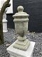 Een stenen urn, grafdecoratie in een grijze kleur - urn - 7 - Thumbnail