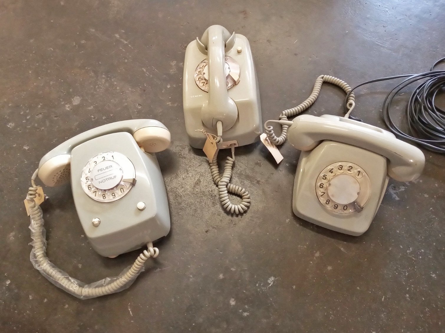 retro grijze telefoons met draaischijf - nr. 1