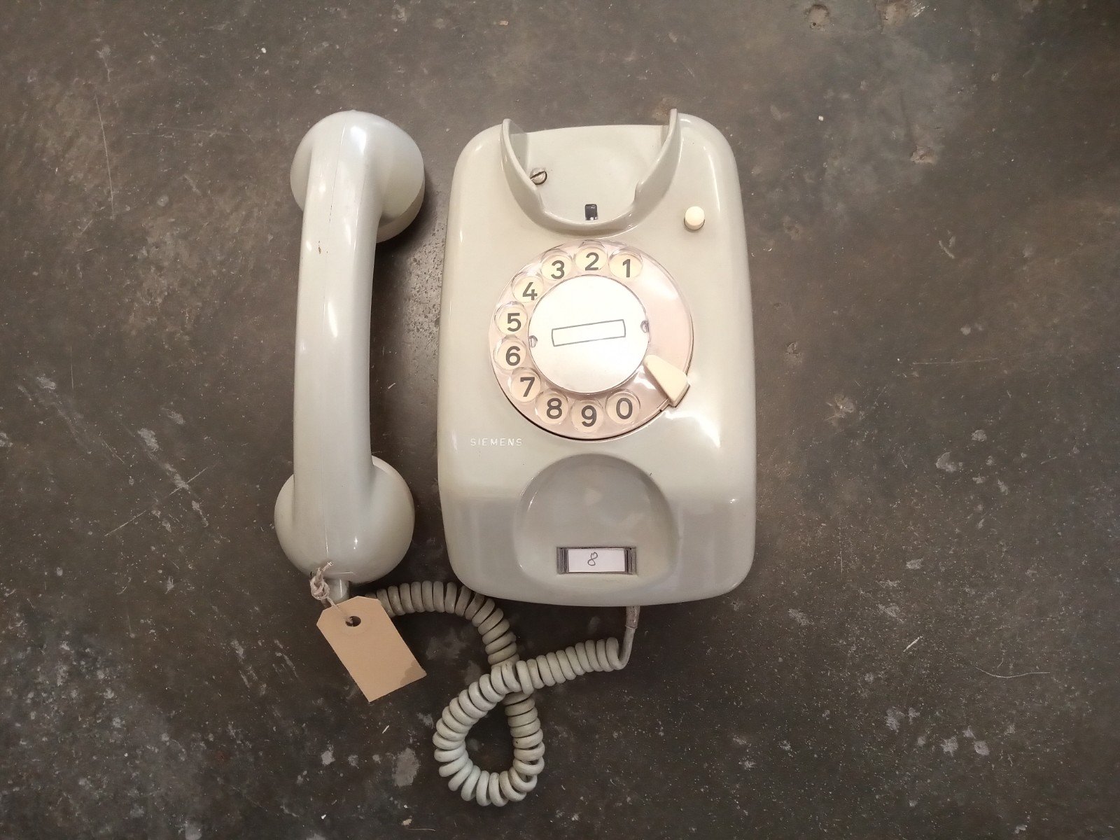 retro grijze telefoons met draaischijf - Afbeelding 3