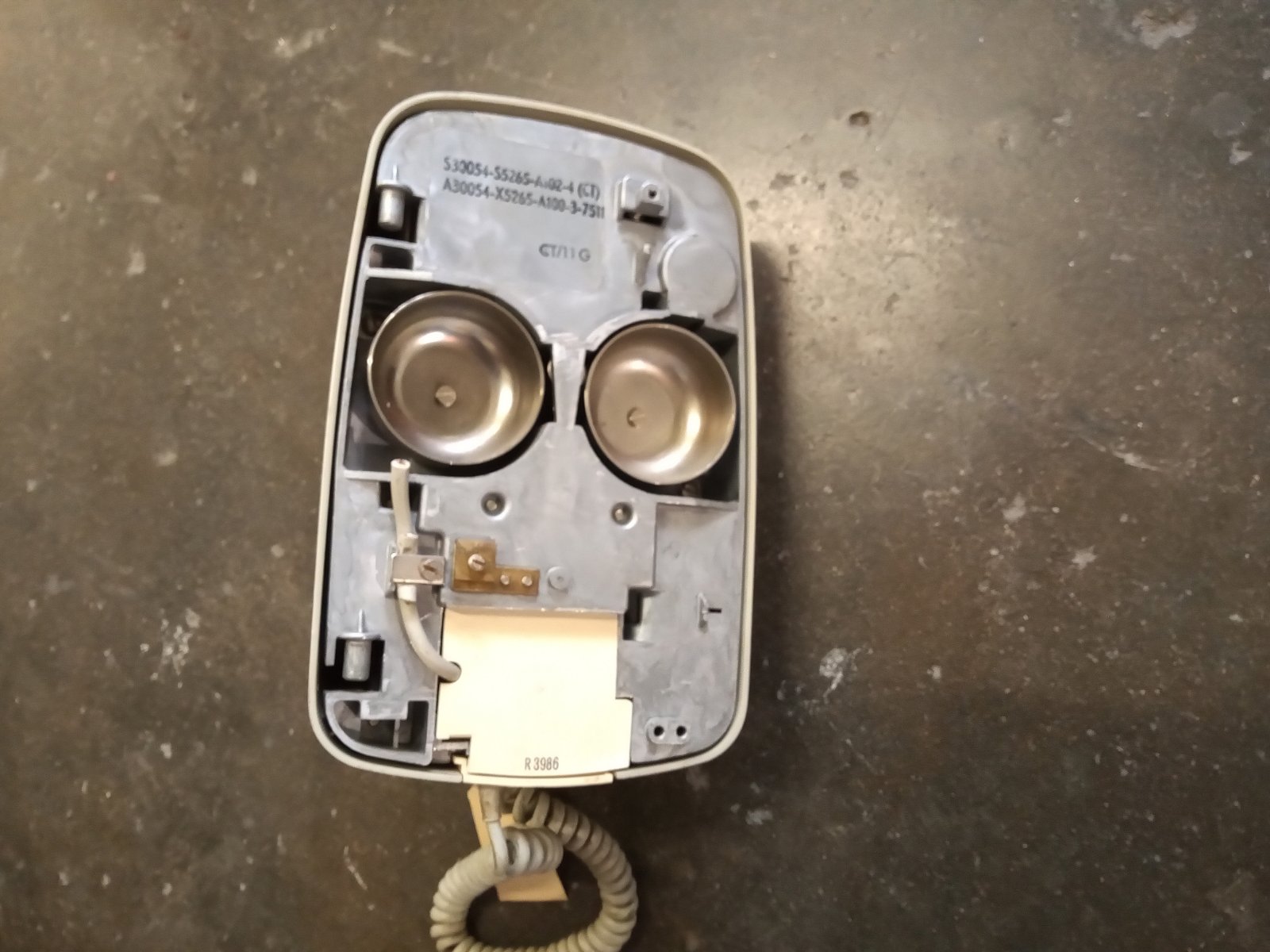 retro grijze telefoons met draaischijf - Afbeelding 4