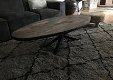 Robuuste ovale salontafel- houten blad en ijzeren onderstel - 3 - Thumbnail
