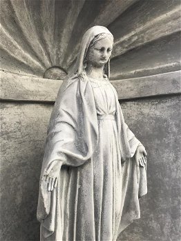 Beeld Maria in een kapel, om te bidden, Mariakapel - 7