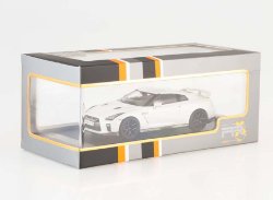 1:43 Premium X Nissan GT-R Pearlwhite 2017