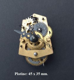 = Uurwerkje = miniatuur = Mercedes =45555