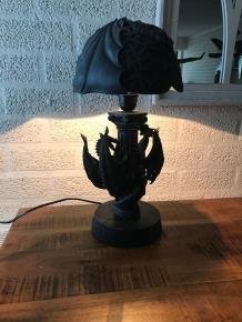 Draken lamp, exclusieve lamp met 2 draken aan een pilaar - 0