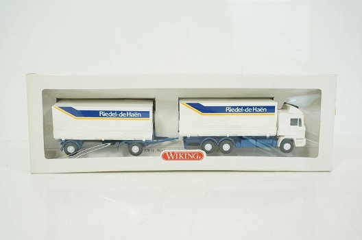 1:87 Wiking 57050 MAN truck en trailer met wisselbakken 'Riedel-de Haën' - 0