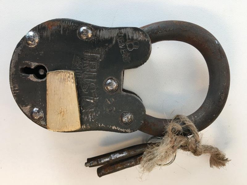 Oude kasteel hangslot - TRUSTY - hangslot, poortslot,kado - Afbeelding 2