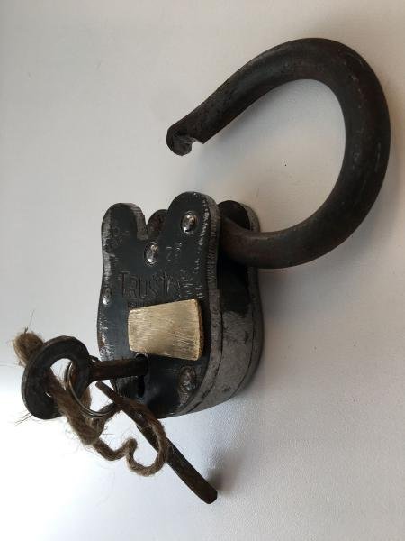 Oude kasteel hangslot - TRUSTY - hangslot, poortslot,kado - Afbeelding 4