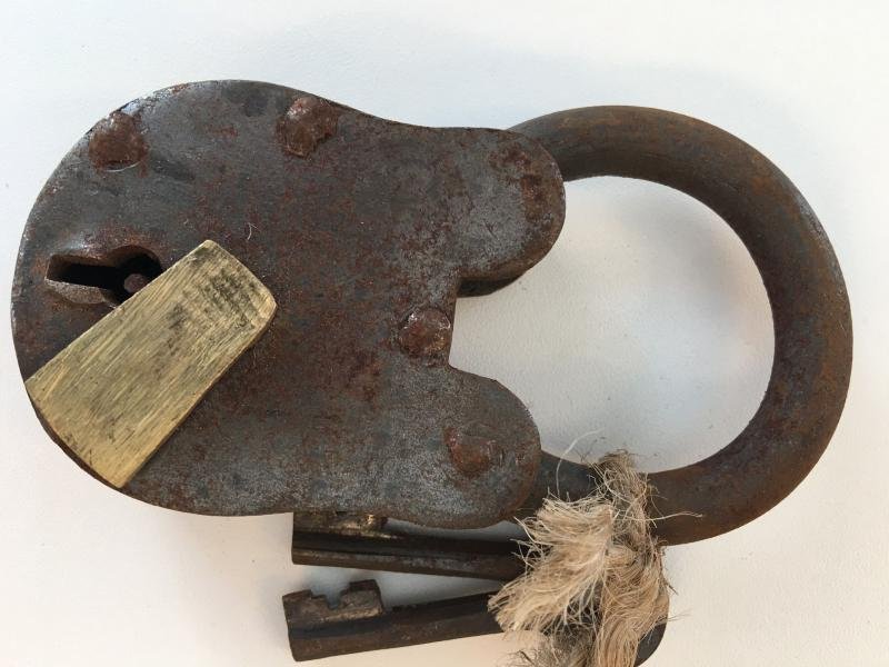 Oude kasteel hangslot - TRUSTY - hangslot, poortslot,kado - Afbeelding 6