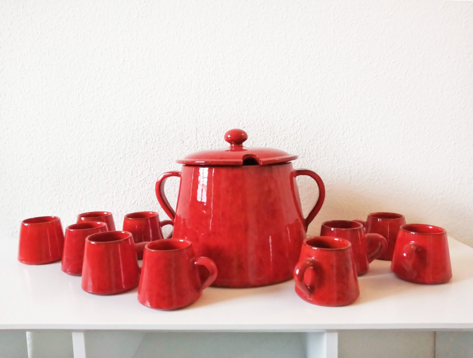 Schaal van rood aardewerk met 10 kopjes - Afbeelding 2
