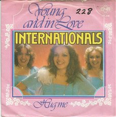 The Internationals : Young and in love (Rose) 