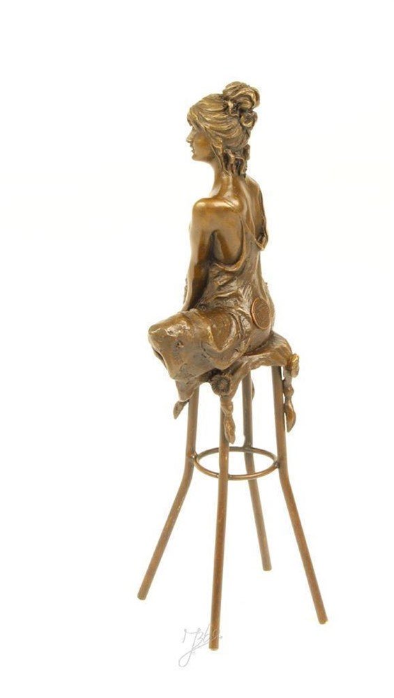 Een bronzen beeld-zittende dame op barkruk-deco-pikant - Afbeelding 3
