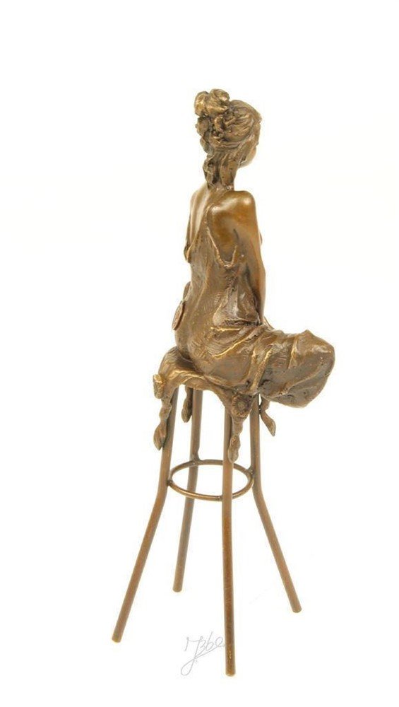 Een bronzen beeld-zittende dame op barkruk-deco-pikant - Afbeelding 6