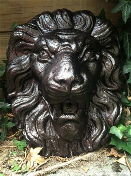 Grote leeuwenkop,vol steen, donkerbrons-leeuw-fontein - 0
