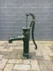 Ouderwetse waterpomp, vol gietijzer, groen-waterpomp - 0 - Thumbnail