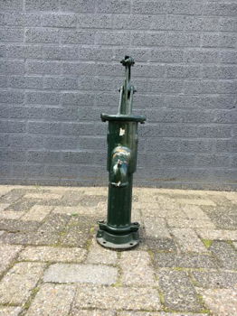 Ouderwetse waterpomp, vol gietijzer, groen-waterpomp - 1