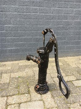 Ouderwetse waterpomp, vol gietijzer, zwart.-pomp - 1