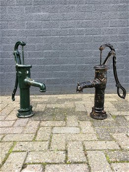 Ouderwetse waterpomp, vol gietijzer, zwart.-pomp - 4