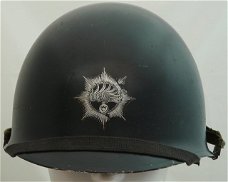 Helm, type: M53 (Troepenhelm), Korps Rijkspolitie, met binnenhelm, 1973.(Nr.1)