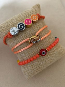 Klaver en letter bedels aan koord monogram staal goud rose