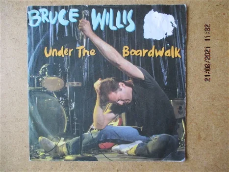 a3819 bruce willis - under the boardwalk - 0