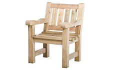Robuuste houten stoel met armleuningen.-tuinstoel-tuin