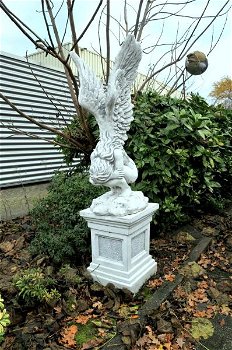 forse knielende Engel-engel- grote sokkel-zeer fors-tuin - 1