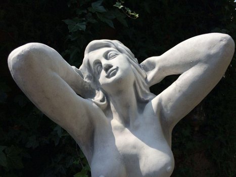 Mooi vol stenen beeld naakte vrouw-pikant-tuin-deco - 3