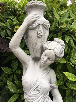 Prachtig wit stenen beeld-dame-waterkruiken-fontein - 2