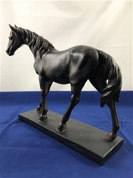 Beeld paard op stand, polystone bruin-zwart-paard-beeld - 7
