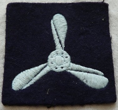 Embleem Arm / Arm Patch, Dress Uniform, Senior Aircrafstman, Royal Air Force, Engeland, jaren'80.(1) - 0