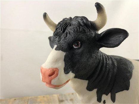 Mooie polystone sculptuur van een koe,-koe -deco-kado - 6