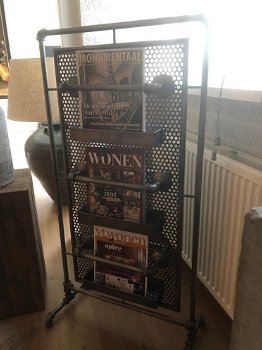 Tijdschriften-kranten-lectuur-standaard-kiosk-krantenbak - 7