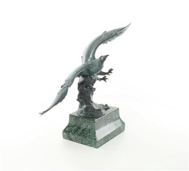 Een bronzen beeld-adelaar die vliegt-adelaar-brons-beeld - 0