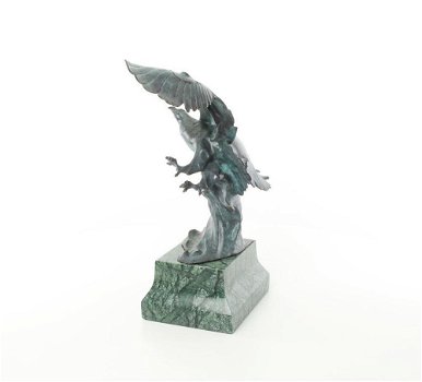 Een bronzen beeld-adelaar die vliegt-adelaar-brons-beeld - 4